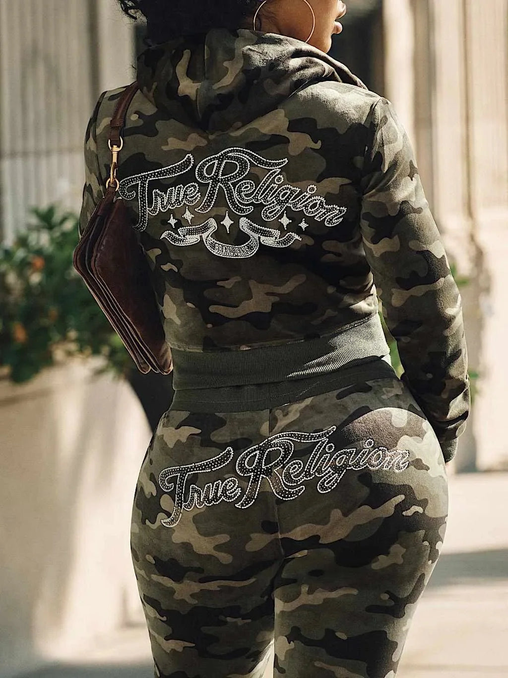 Conjunto de velour camuflado encogido para mujer