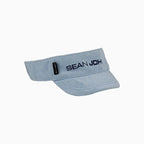 Visera deportiva ajustable con logo bordado en relieve