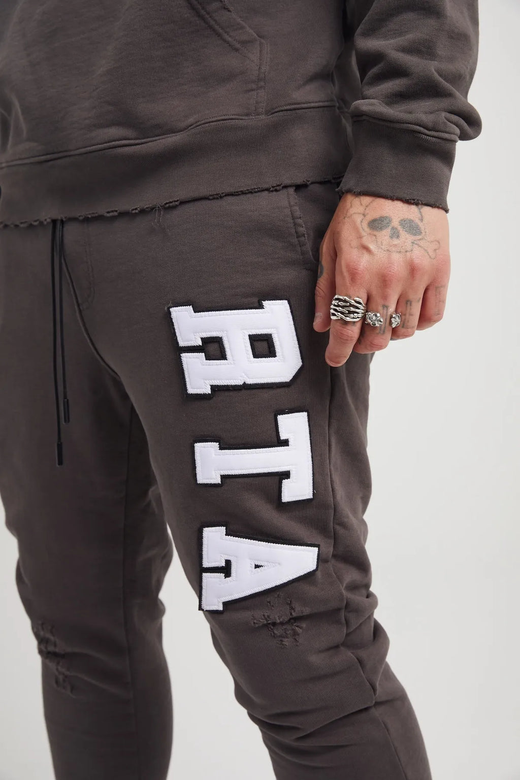 Men's Markus Damage Outfit
