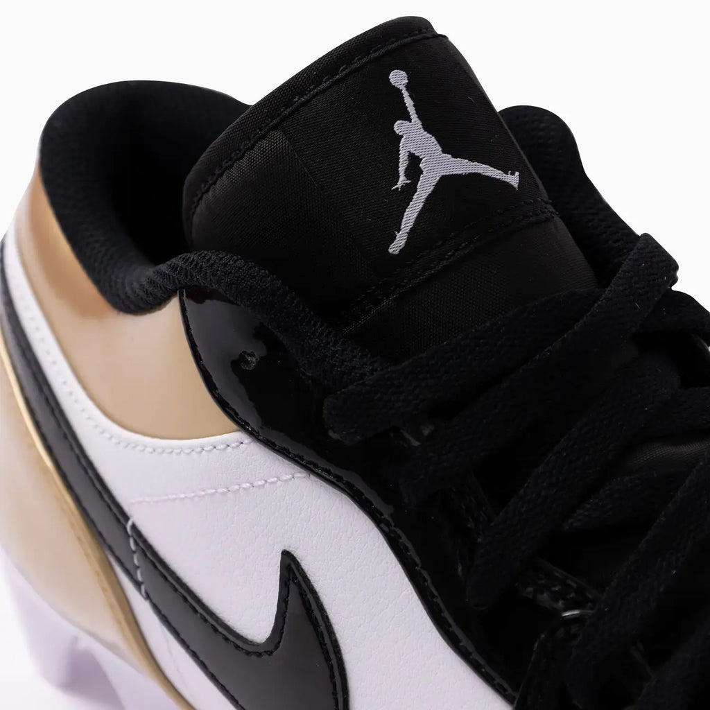 Chaussure de football Jordan 1 Low TD pour homme « Metallic Gold Black »