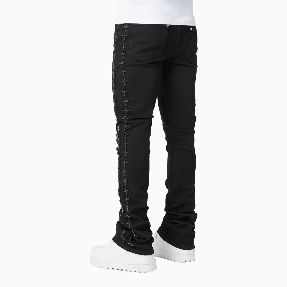 Pantalon en jean noir avec croix brodées pour homme