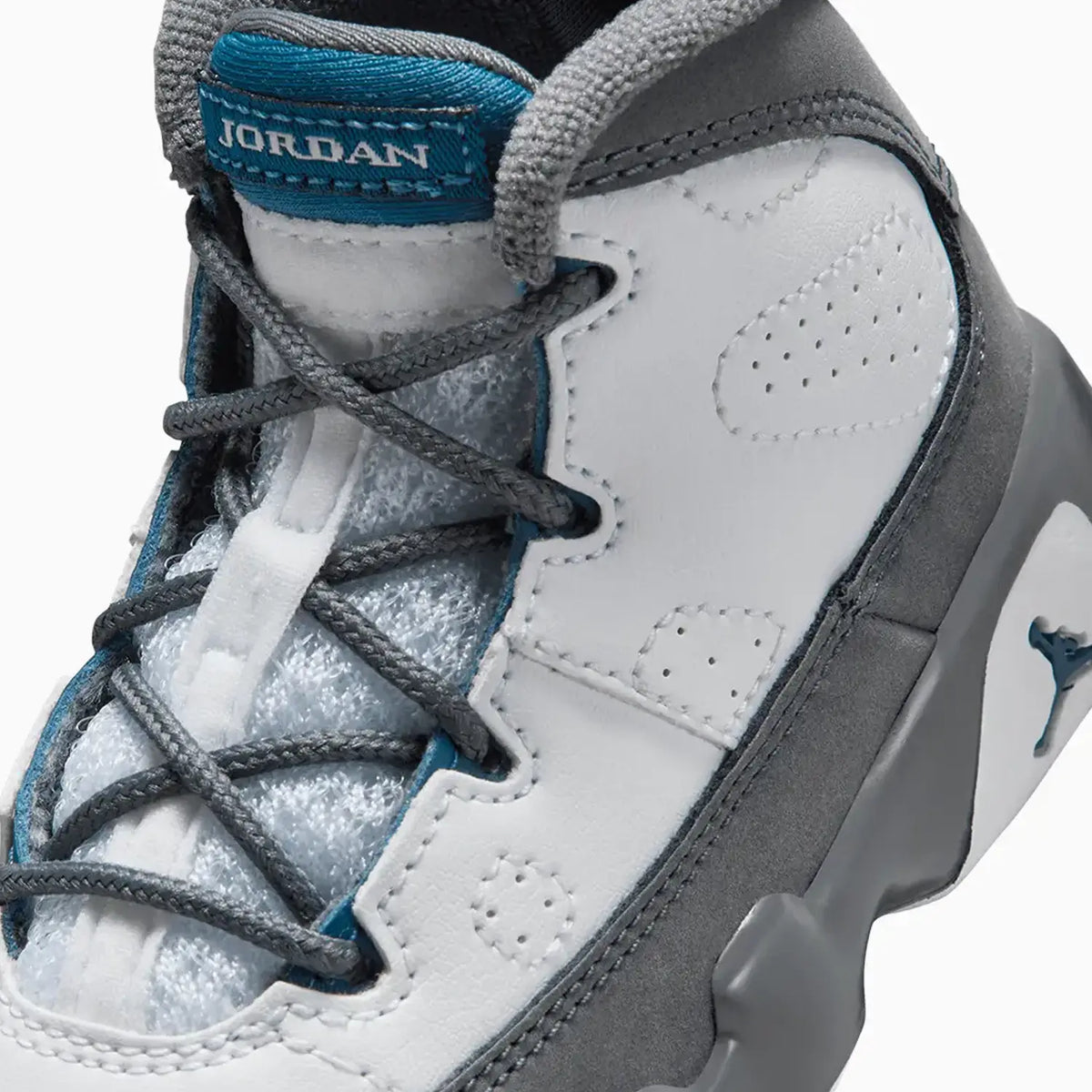 Air Jordan 9 Retro 'Flint Grey' para bebés