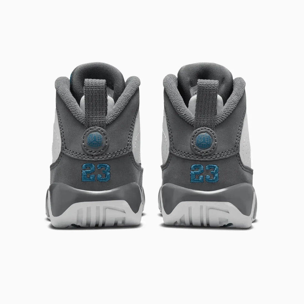 Air Jordan 9 Retro 'Flint Grey' para bebés