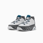 Air Jordan 9 Retro 'Flint Grey' para bebés