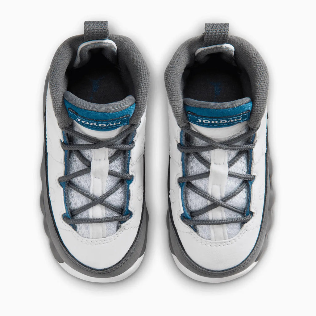Air Jordan 9 Retro 'Flint Grey' para bebés