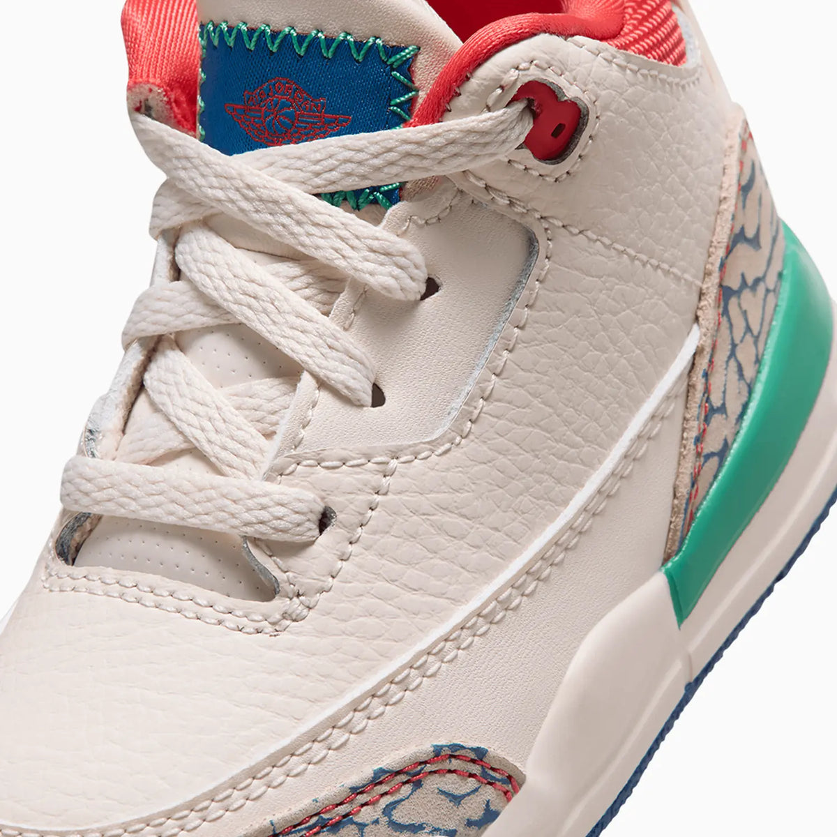 Jordan 3 Retro 'Tiza y Azul Verdadero' para niños pequeños
