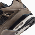 Jordan 4 Retro 'Cave Stone' para niños de primaria