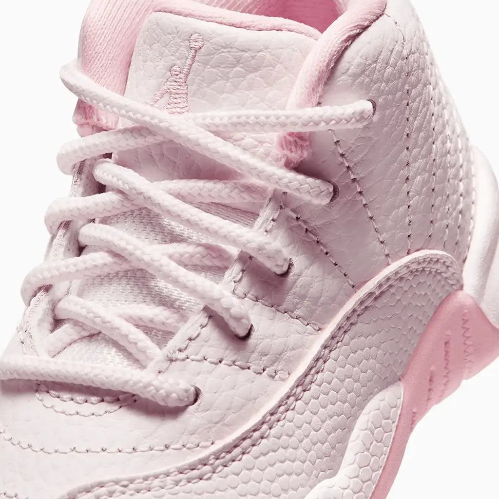 Air Jordan 12 Retro 'Pearl Pink' para niños pequeños