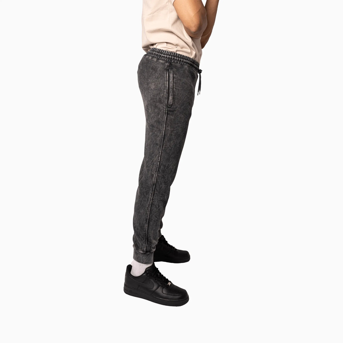 Pantalón de chándal de hombre en negro desgastado