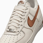 Air Force 1 07 LV8 pour homme « Ivory Saddle Brown »