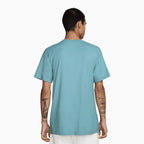 Conjunto de camiseta y shorts Nike Sportswear Swoosh para hombre