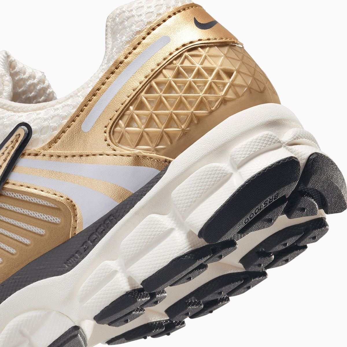 Zoom Vomero 5 'Oro Metalizado' para mujer