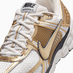 Zoom Vomero 5 'Oro Metalizado' para mujer