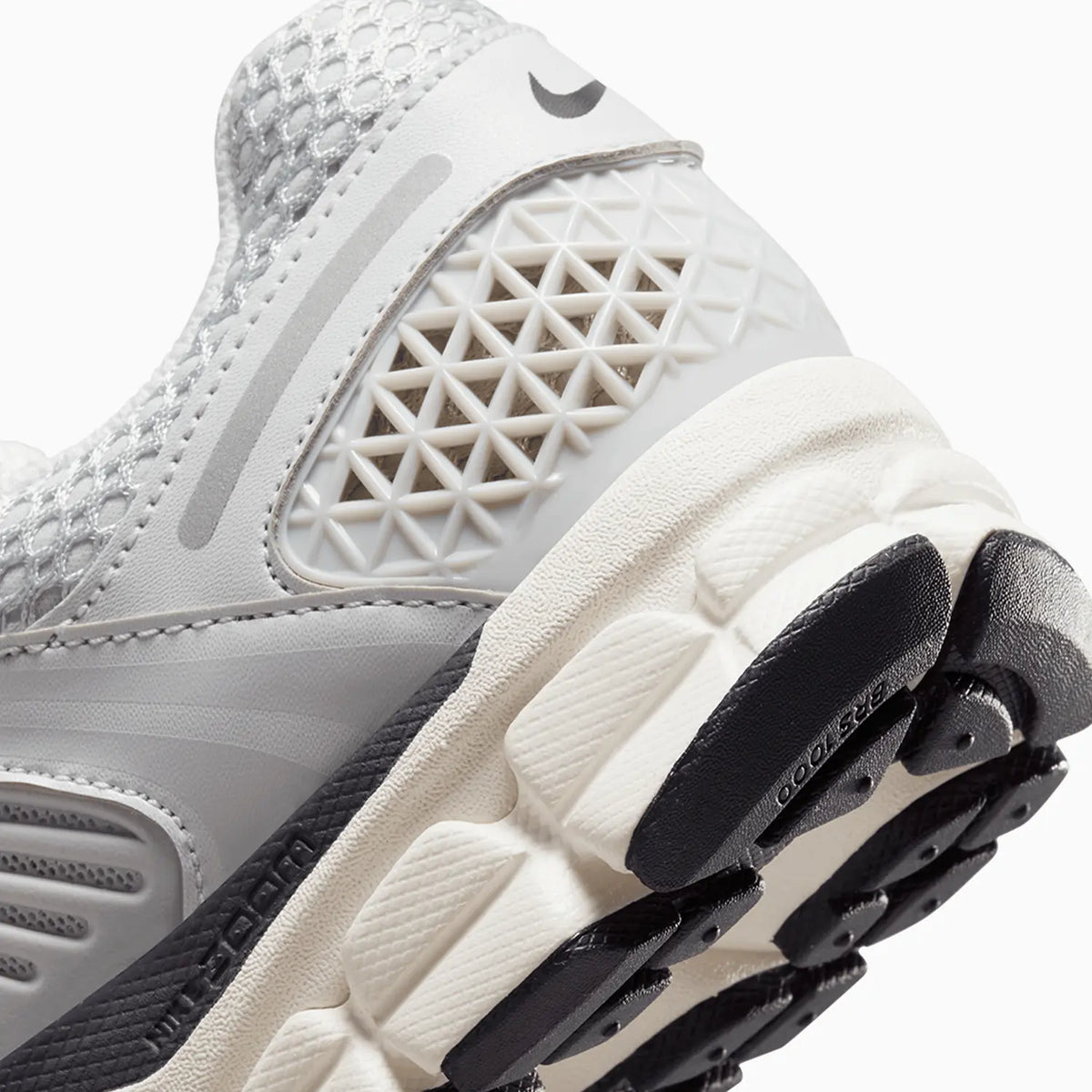 Zoom Vomero 5 para mujer 'Photon Dust Metallic'