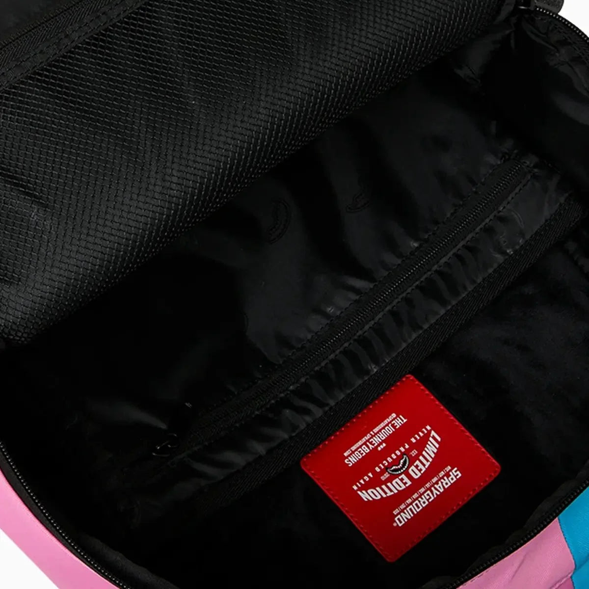 Mochila central Candy Clash Shark