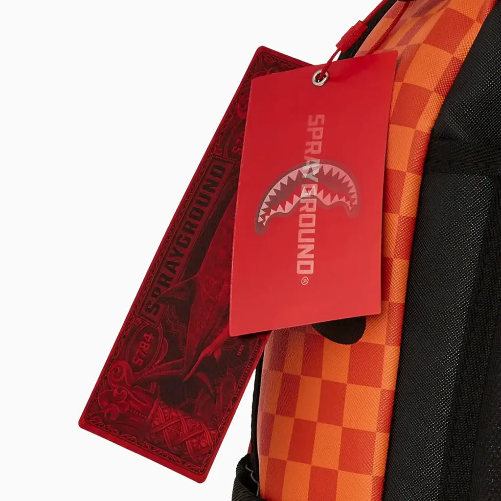 Mochila Cheetos Chester Relajándose