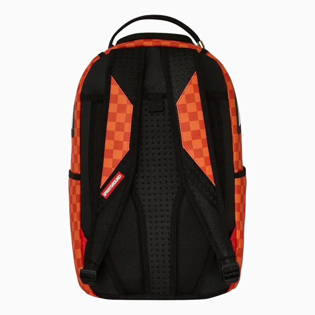 Mochila Cheetos Chester Relajándose