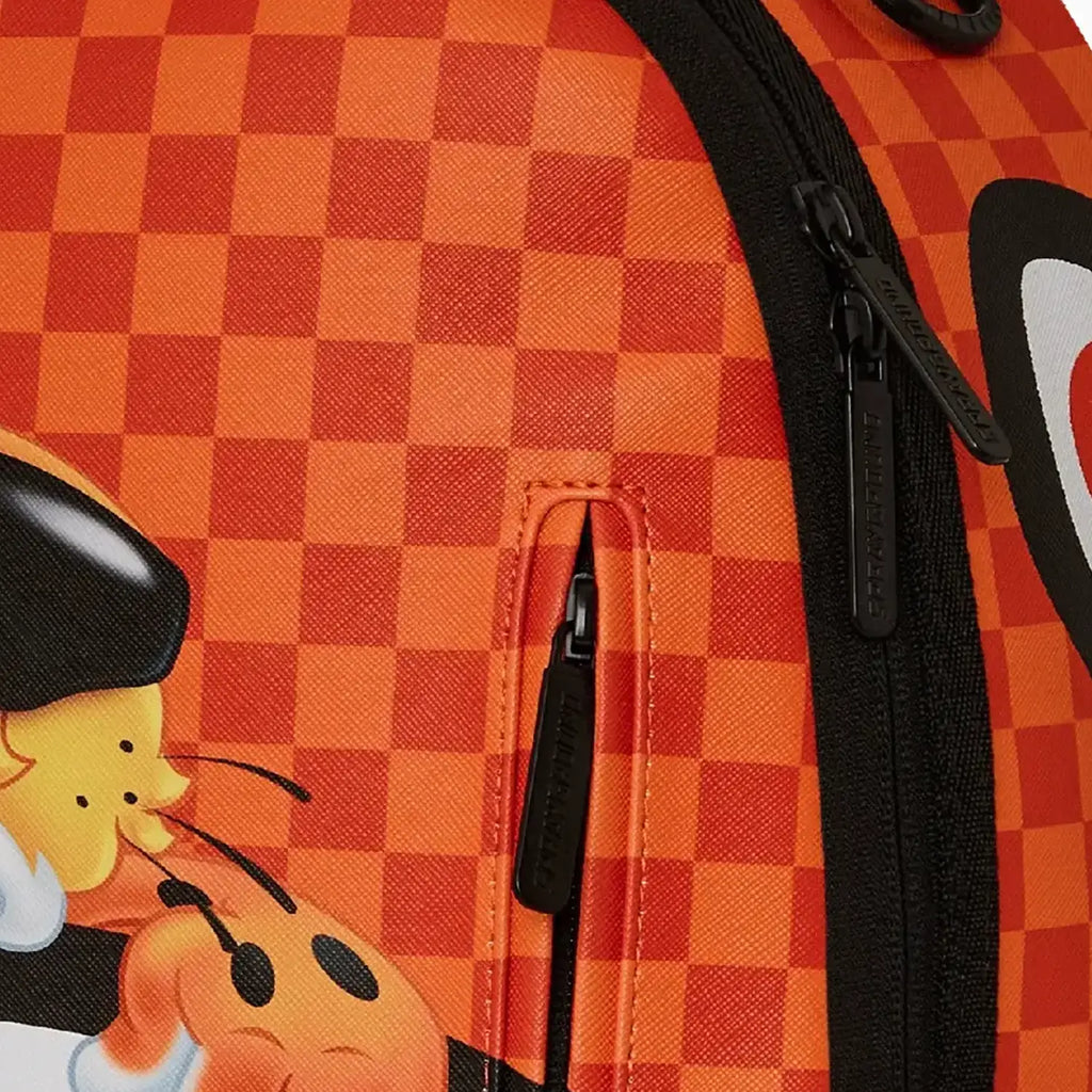 Mochila Cheetos Chester Relajándose