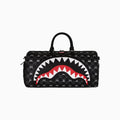 Bolsa de viaje tipo petate gris con estampado de personaje asomándose