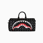 Bolsa de viaje tipo petate gris con estampado de personaje asomándose