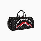 Bolsa de viaje tipo petate gris con estampado de personaje asomándose
