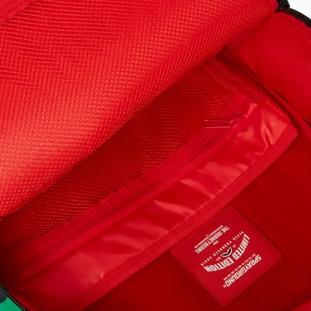 Mochila alienígena verde Jorge Rodríguez