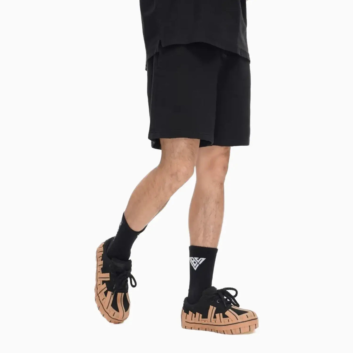 Tenue T-shirt et short pour homme avec M.