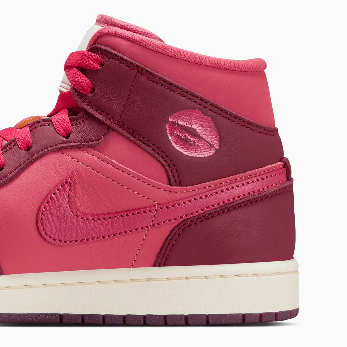 Jordan 1 Mid SE 'Día de San Valentín' para mujer